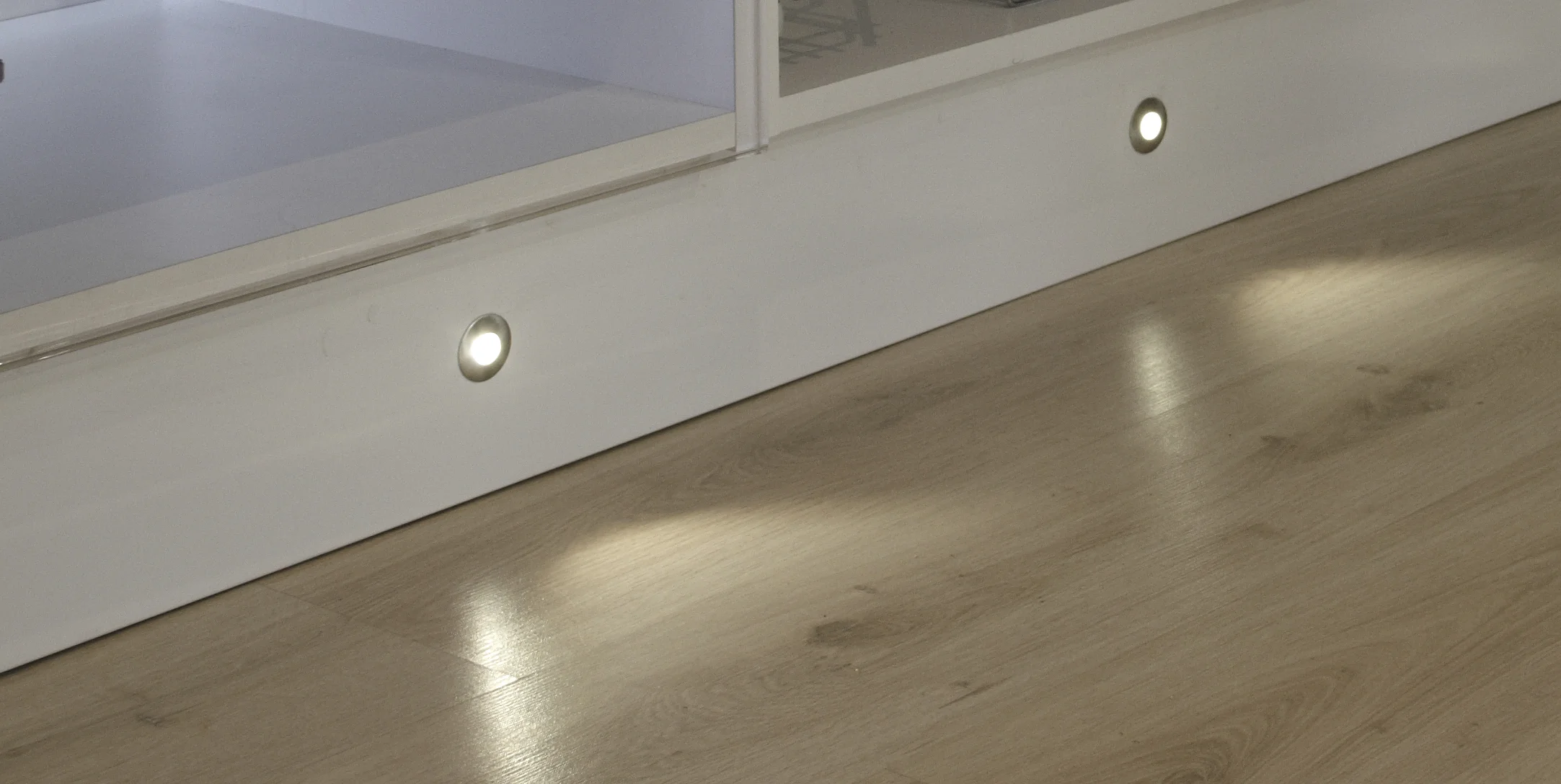 Comet - 4 x Round Recessed LED Light Plinth Kit including Driver