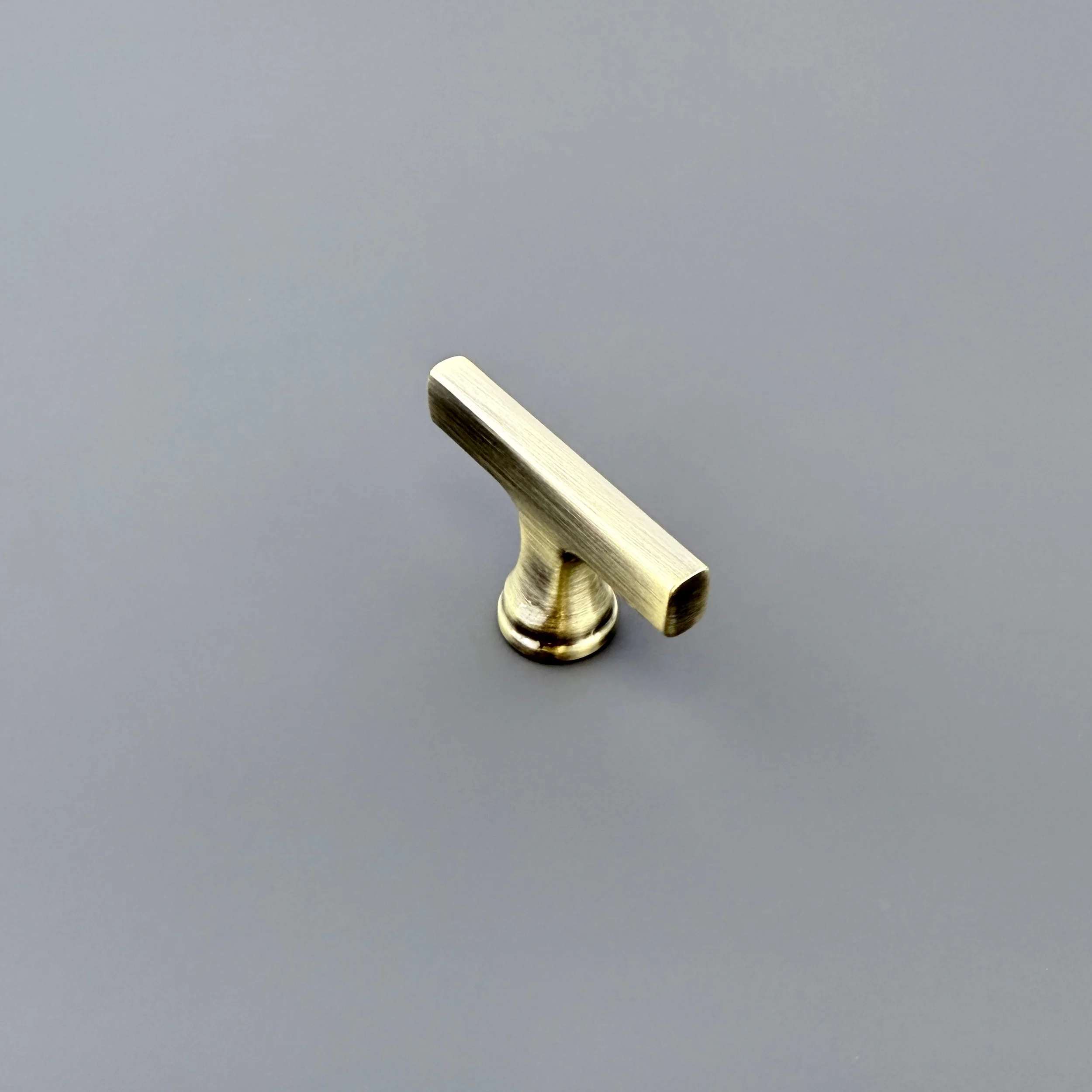 AINTREE Contemporary T-knob Handle - Image 2